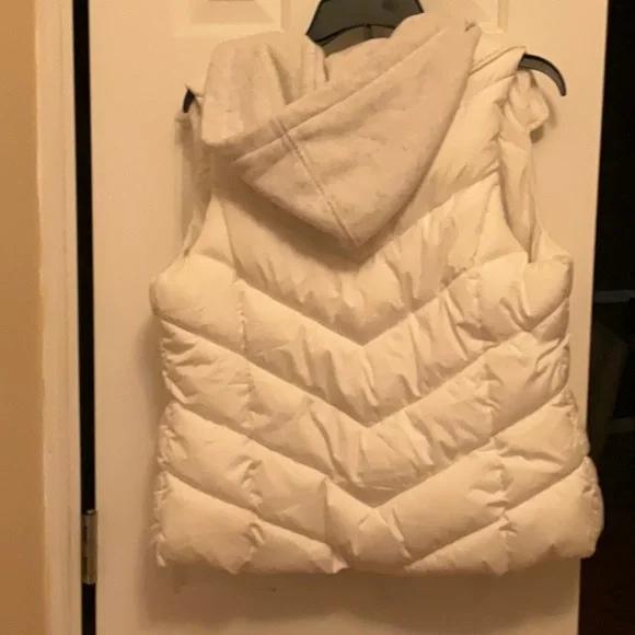 Gap hooded puffer vest - Picture 4 of 4